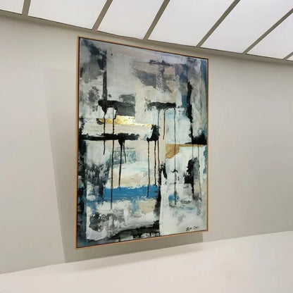Room mockup showing black vertical drips and horizontal marks over pale grey-white fields with a blue band and small gold-coloured accents.