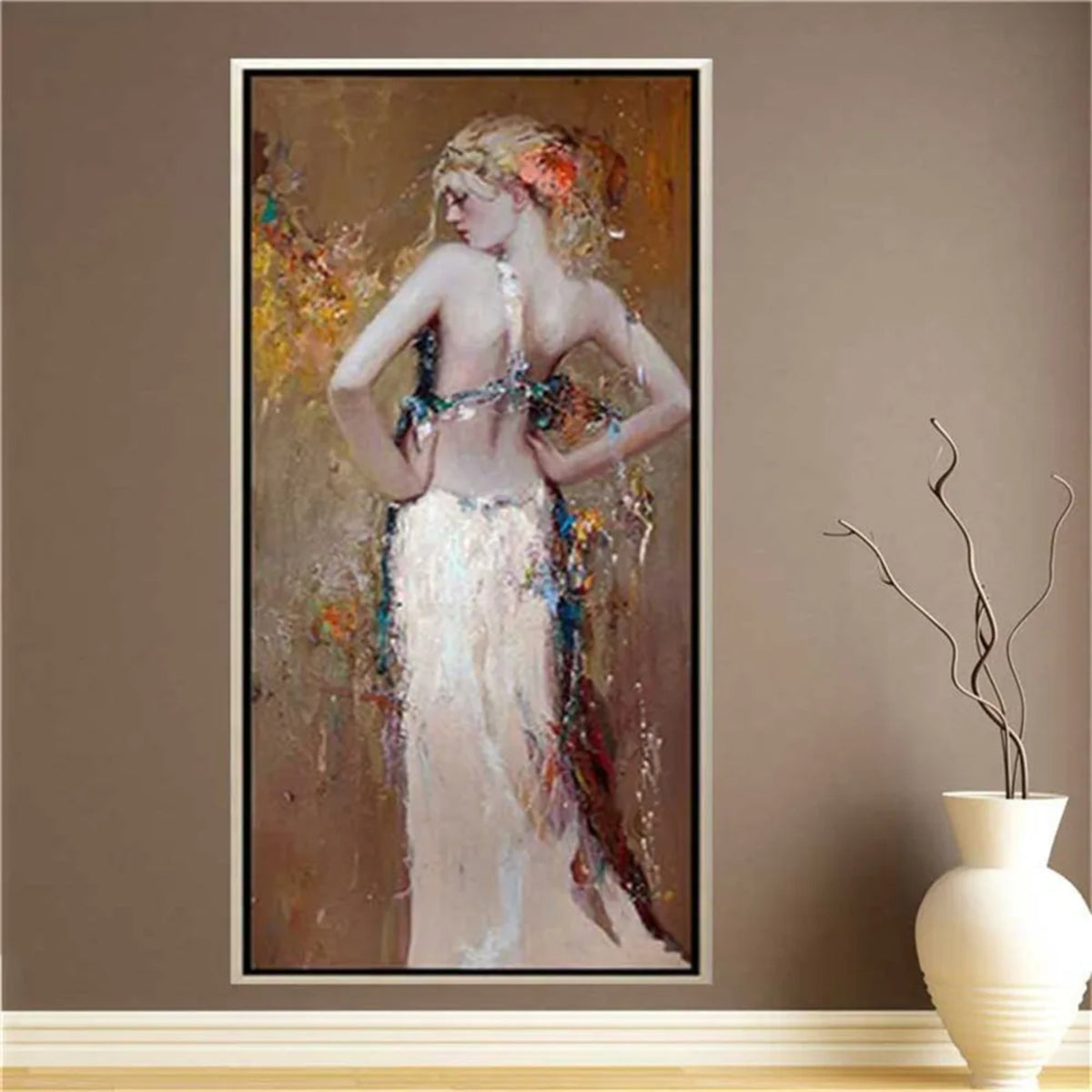Room mockup. Woman seen from behind in a low-backed white dress, with a flower in her hair against a textured brown background.
