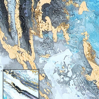 Close-up. Broad diagonal turquoise, white and black flowing bands with fine gold-coloured edges and layered stone-like texture.